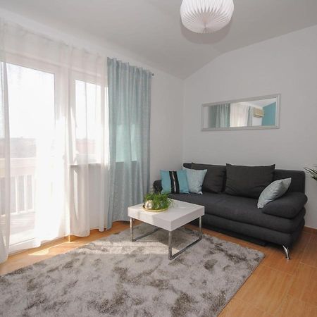 Apartment Tina Podstrana Bagian luar foto