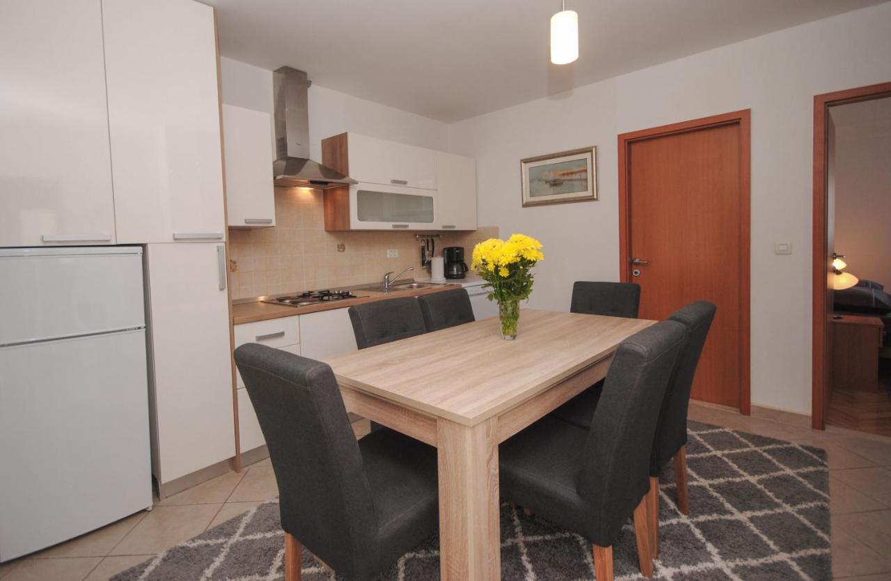 Apartment Tina Podstrana Bagian luar foto