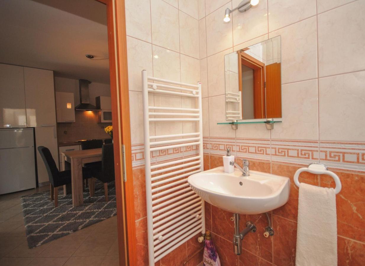 Apartment Tina Podstrana Bagian luar foto