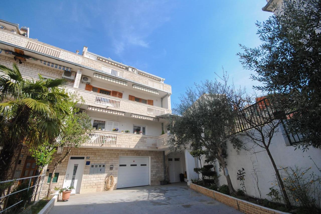 Apartment Tina Podstrana Bagian luar foto