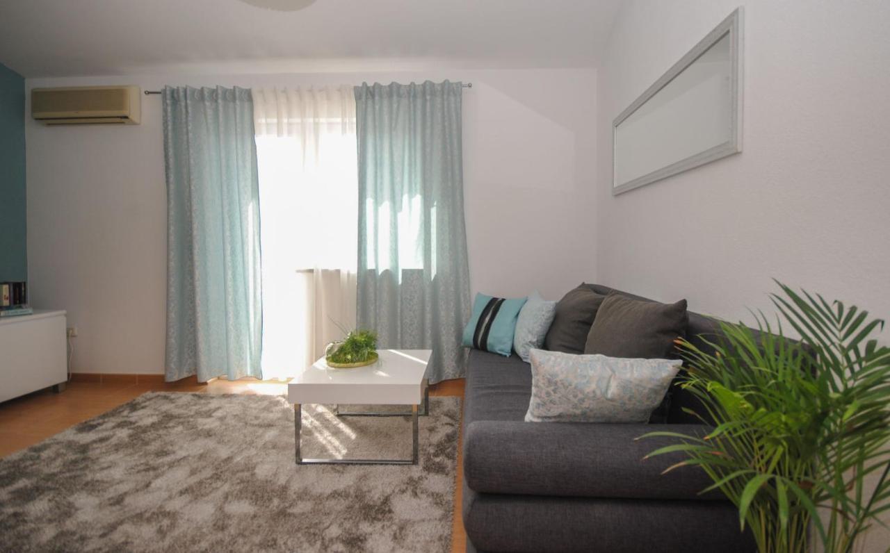 Apartment Tina Podstrana Bagian luar foto